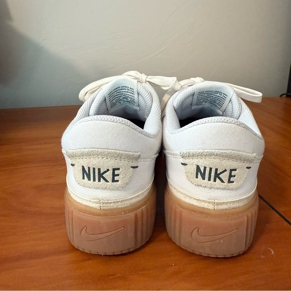 Nike Women's Court Legacy Lift Platform Sneaker Green White FV5526-100‎ Leather - Picture 2 of 10